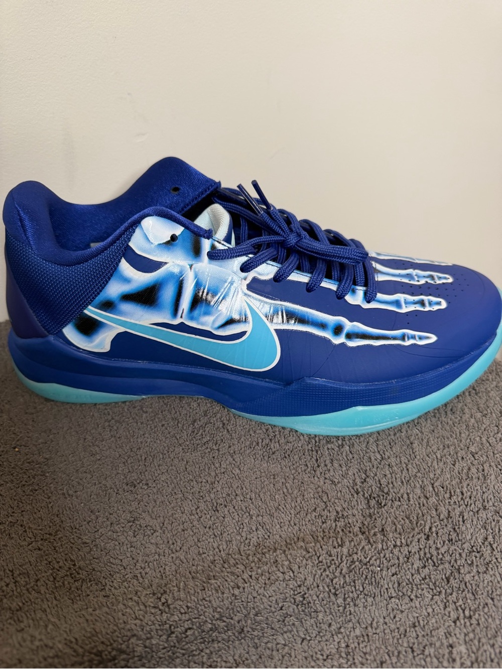 Nike Men’s size 11 Kobe Blue Basketball Shoes Blue X-ray Skeleton Aqua Sneakers - Picture 5 of 8